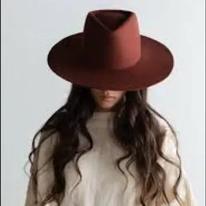 GIGI PIP | Accessories | Dakota Triangle Crown Rusty Red  display picture 1